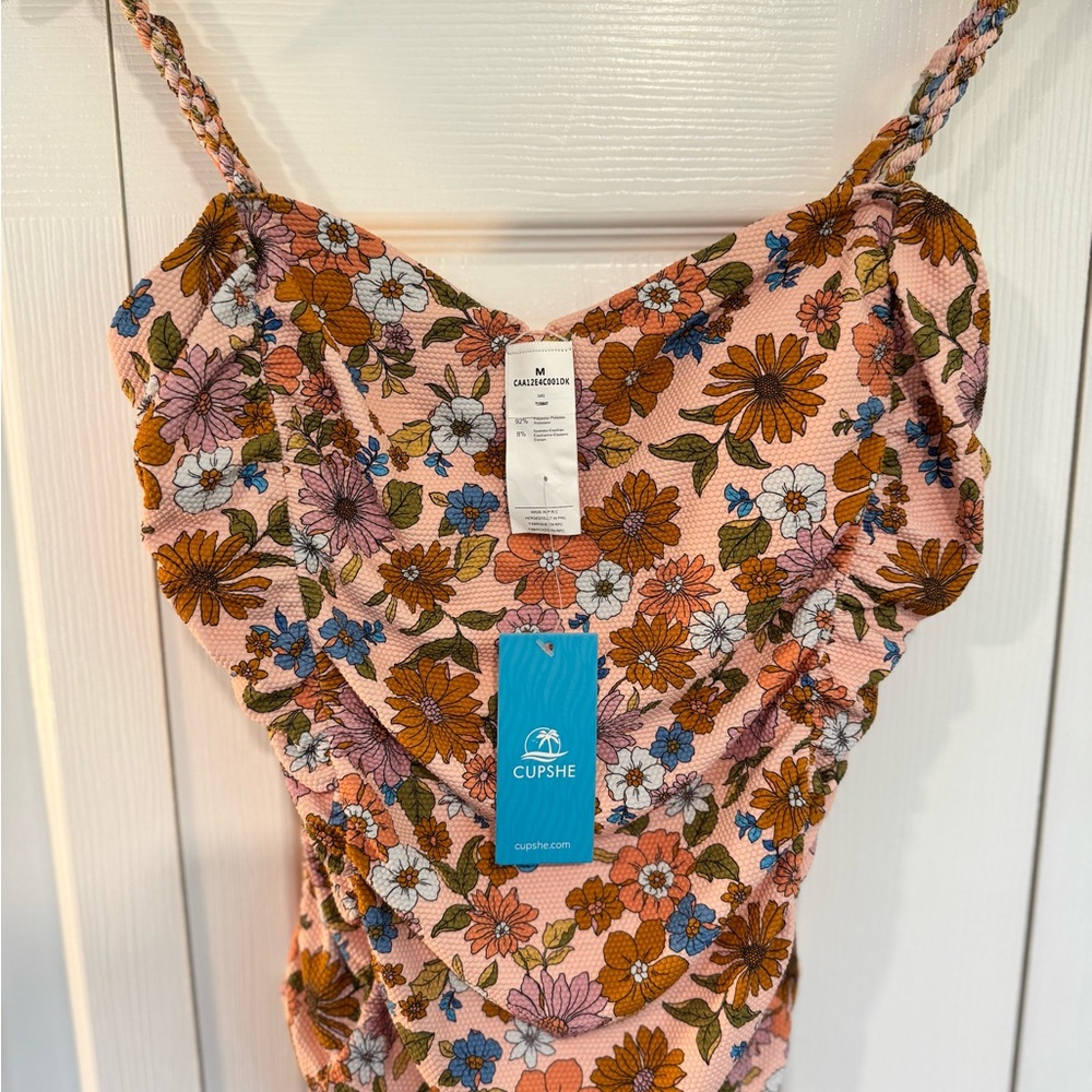 *NWT* Cupshe Floral Swimsuit